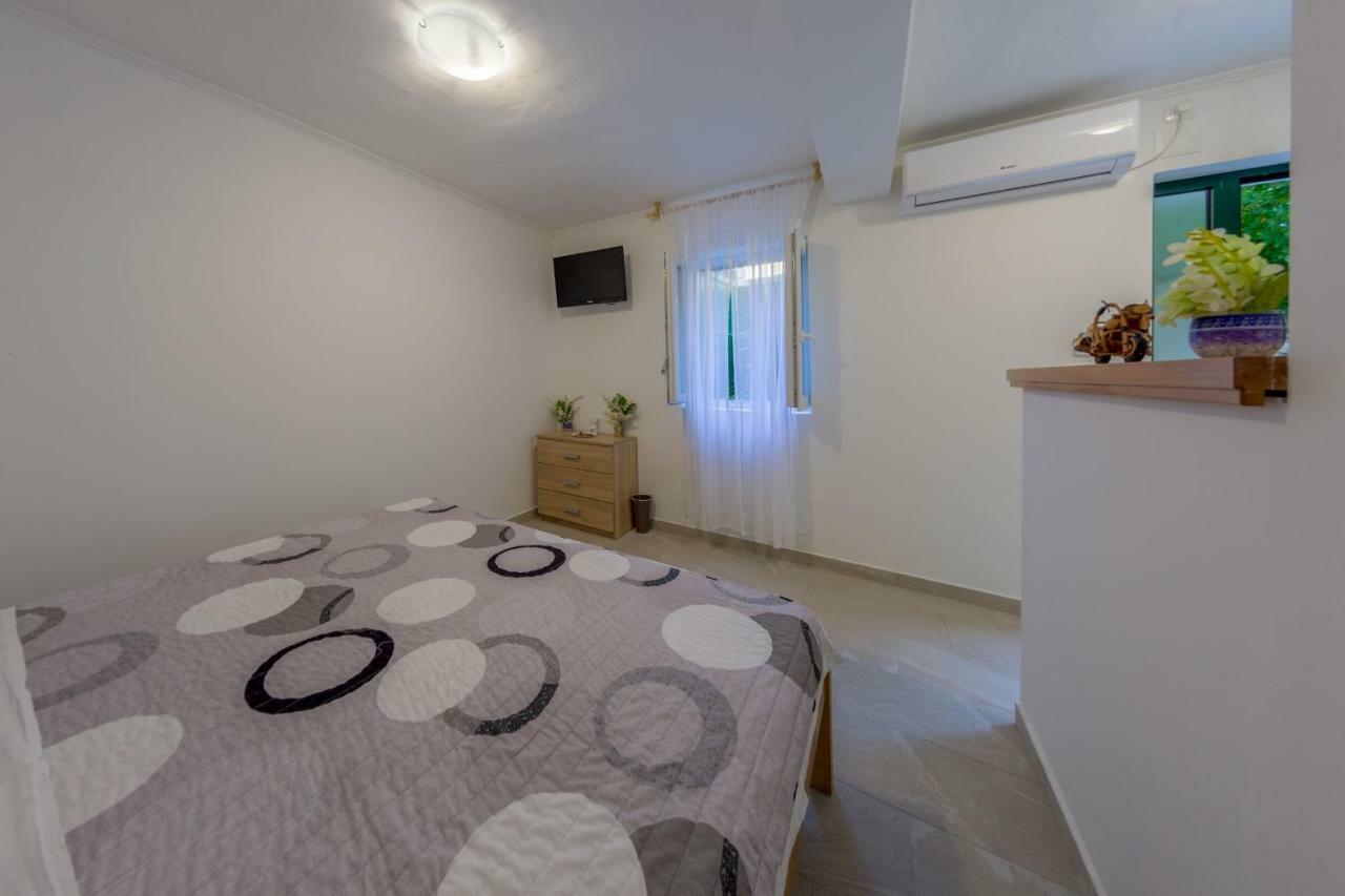 Room Nino Skradin Esterno foto
